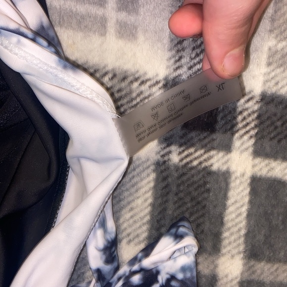 large it’s a cute bathing suit my boobs jus don’t fit anymore - Picture 2 of 3